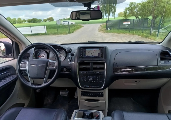 Chrysler Town &amp; Country cena 44900 przebieg: 206000, rok produkcji 2012 z Bardo małe 172